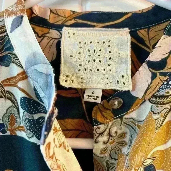 NWOT Johnny Was 100% silk Leo button down top - Picture 8 of 9